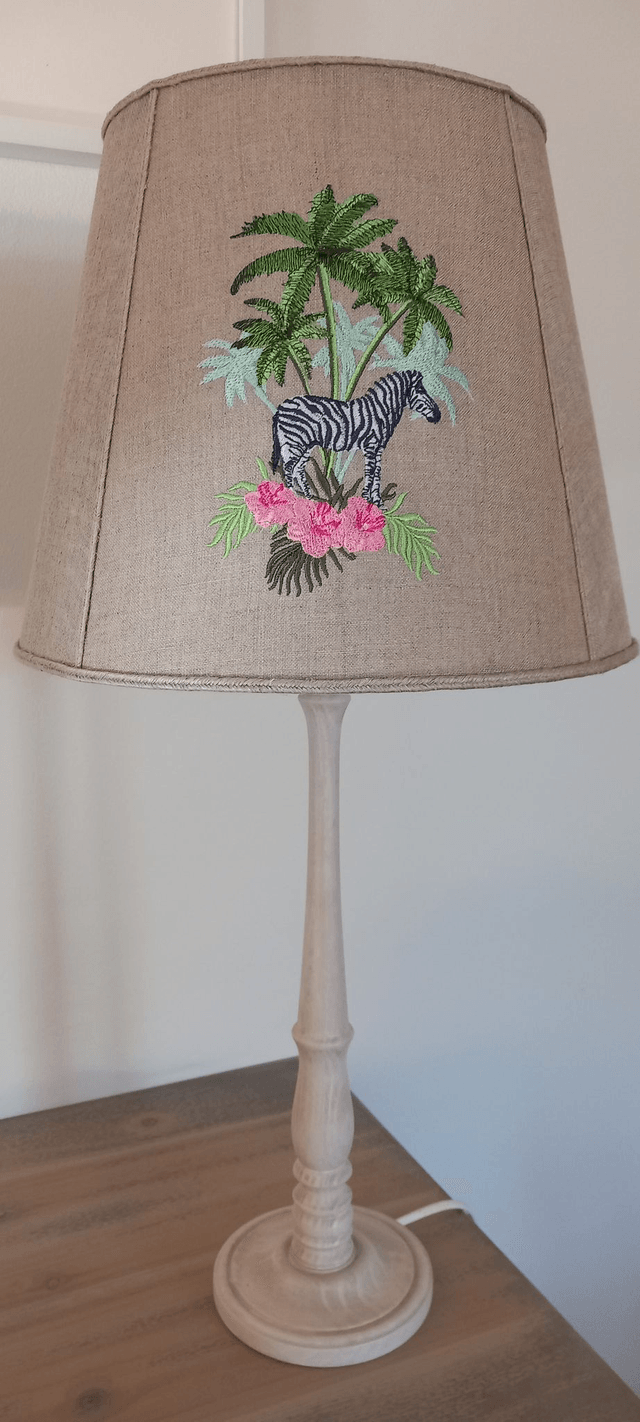 Abat-jour brodé "Savane Africaine" - Lampe de table avec pied