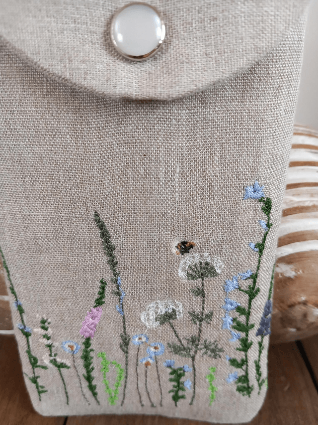 Étui à lunettes ou pochette téléphone lin brodé  "abeille Fleurs"