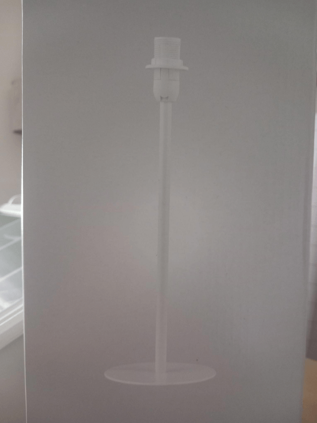 Pied de lampe en métal blanc