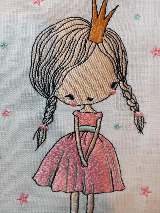 Applique murale demi-cercle en lin brodé Princesse.   Electrifiée.
