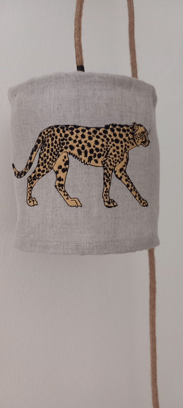 Abat-jour suspension en lin brodé Guépard