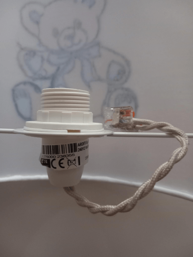 Applique murale demi-cercle en lin brodé Ourson bleu électrifiée