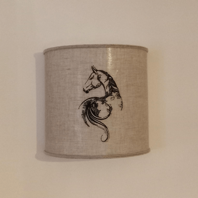 Applique murale demi-cercle en lin brodé "Cheval" électrifiée
