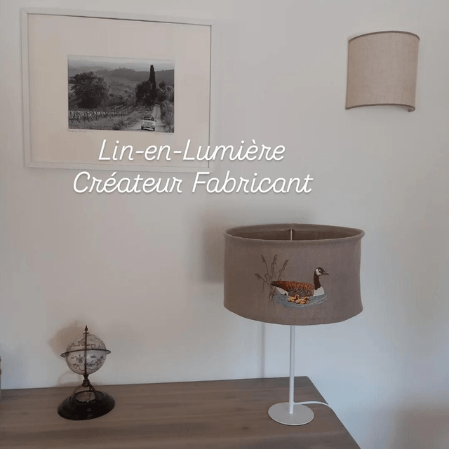Applique murale demi-cercle en lin brodé mouton électrifiée