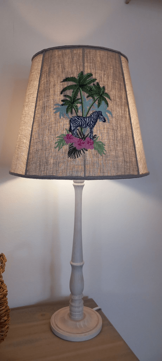 Abat-jour brodé "Savane Africaine" - Lampe de table avec pied