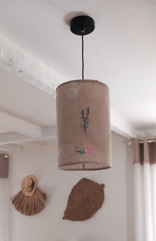 Abat-jour suspension en lin brodé lavande et rose