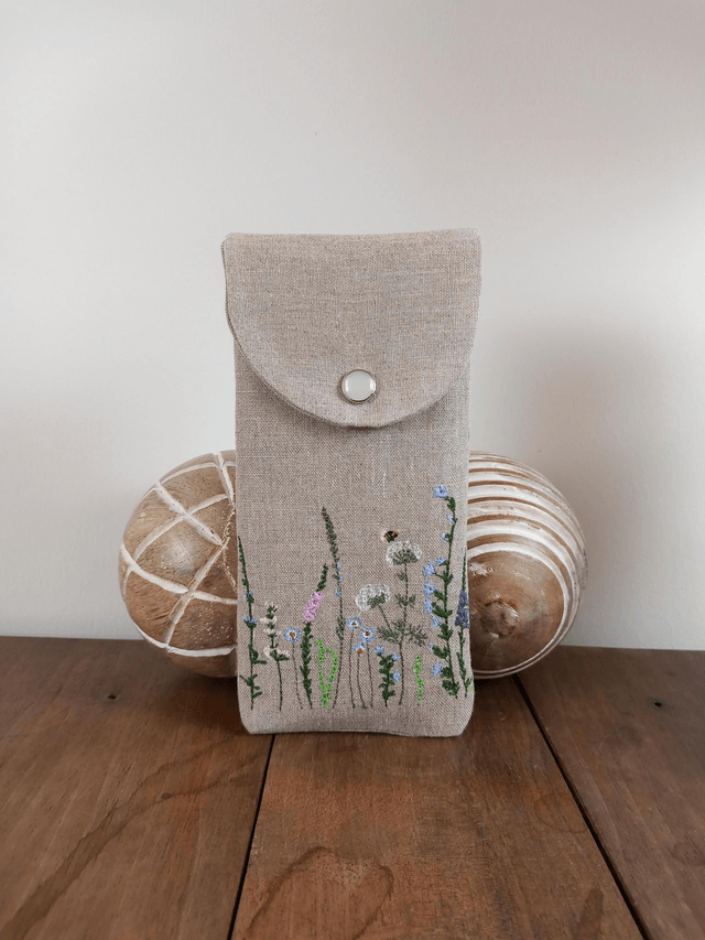 Étui à lunettes ou pochette téléphone lin brodé  "abeille Fleurs"