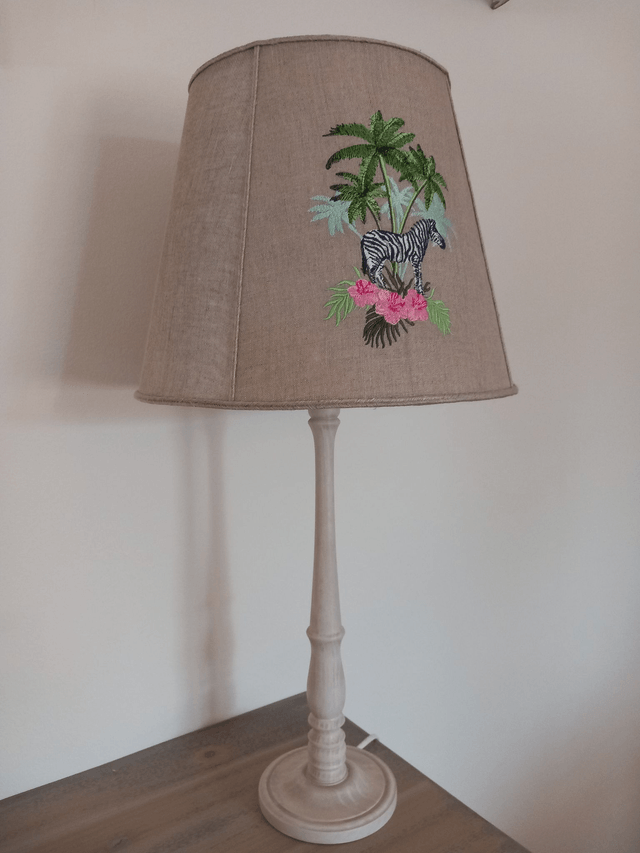 Abat-jour brodé "Savane Africaine" - Lampe de table avec pied