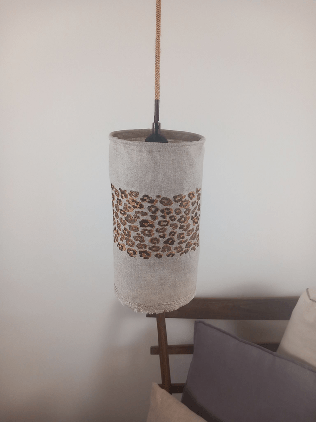 Abat-jour suspension en lin brodé imprimé léopard  .Diamètre 15 cm
