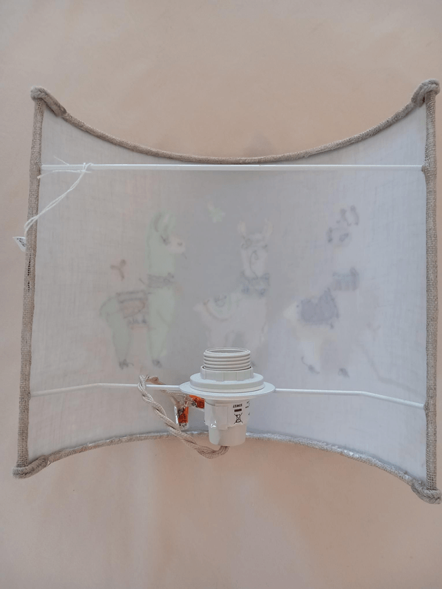 Applique murale demi-cercle en lin brodé lamas électrifiée