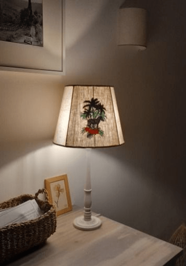 Abat-jour brodé "Savane Africaine" - Lampe de table avec pied
