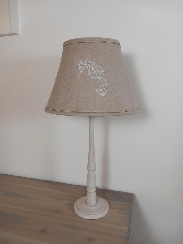 Abat-jour lampe de table en lin brodé thème mer