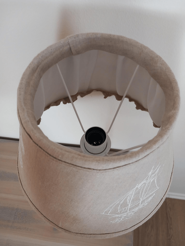 Abat-jour lampe de table en lin brodé thème mer