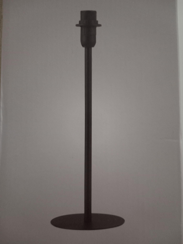 Pied de lampe en métal noir