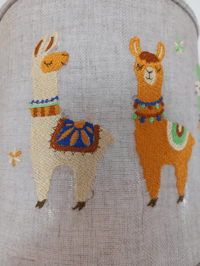 Applique murale demi-cercle en lin brodé lamas électrifiée