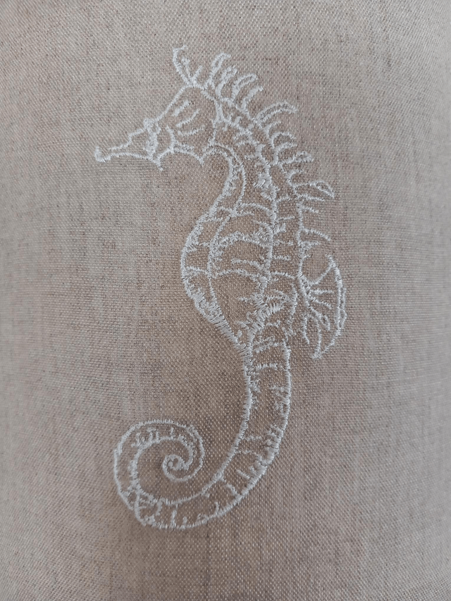 Applique murale demi-cercle en lin brodé "Hippocampe" électrifiée