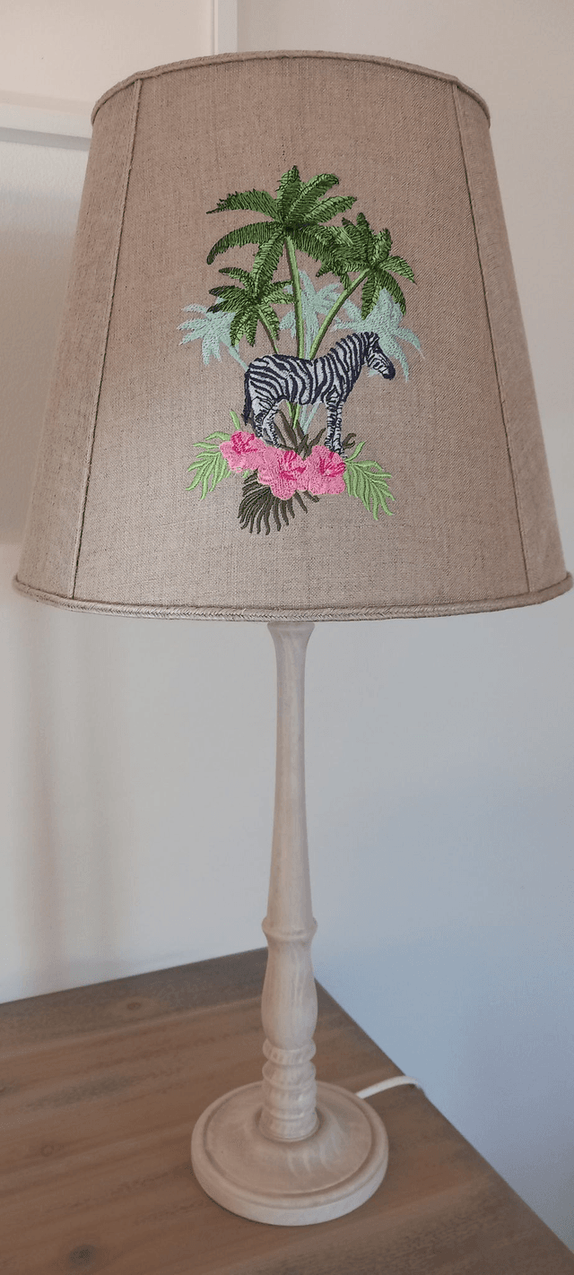 Abat-jour brodé &quot;Savane Africaine&quot; - Lampe de table avec pied