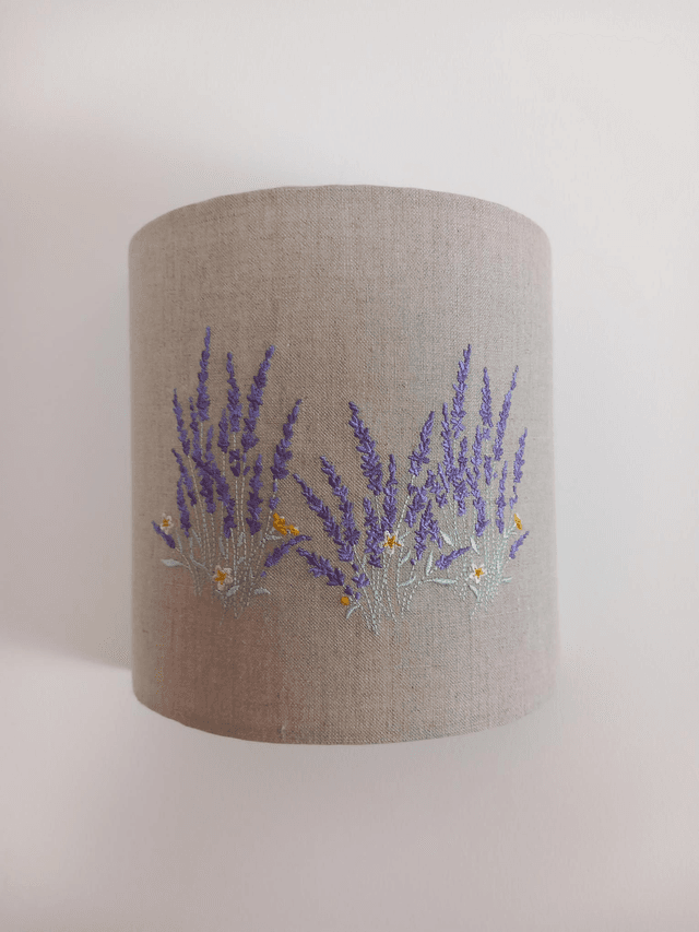 Applique murale demi-cercle en lin brodé &quot;Lavande&quot; électrifiée