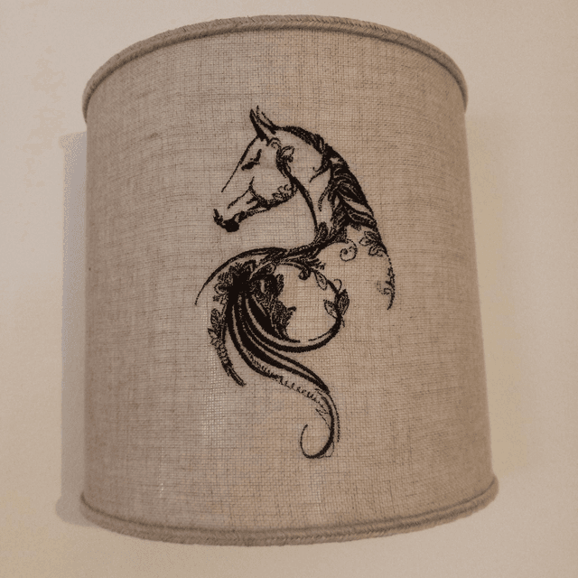 Applique murale demi-cercle en lin brodé &quot;Cheval&quot; électrifiée