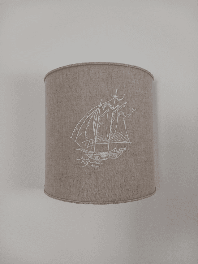 Applique murale demi-cercle en lin brodé &quot;Caravelle&quot; électrifiée