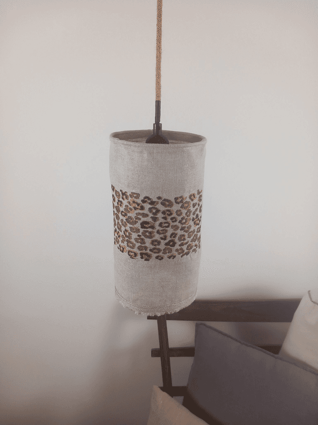 Abat-jour suspension en lin brodé imprimé léopard  .Diamètre 15 cm