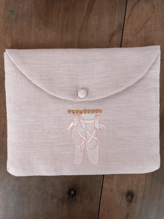 Trousse de maquillage  en lin brodé &quot;ballerines de danseuse&quot;