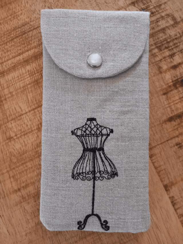 Étui à lunettes ou pochette téléphone lin brodé &quot;Mannequin&quot;